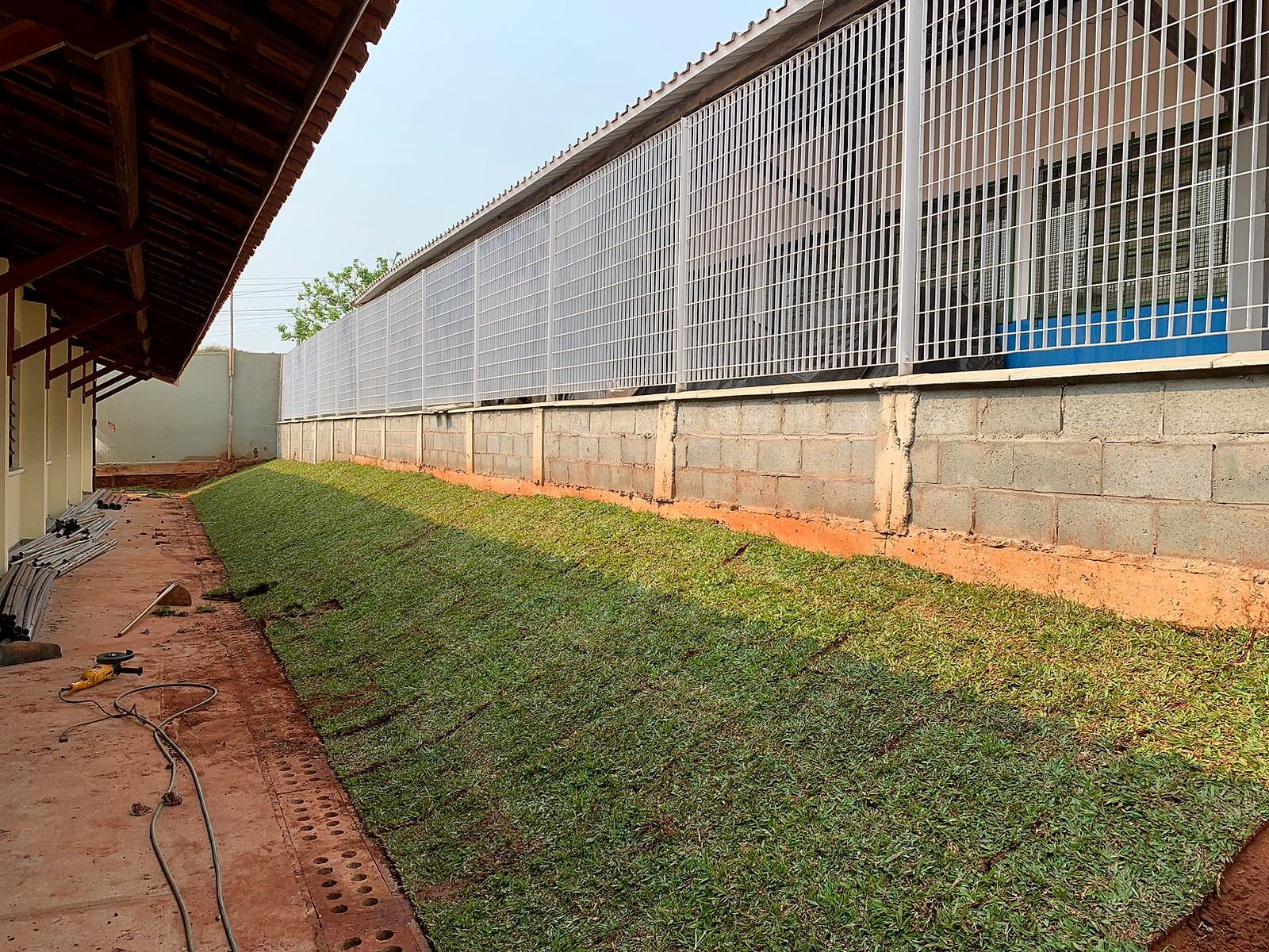 São Carlos Plus instalada em obra — gramado pronto